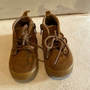 Kids desert boots